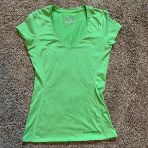 Green fitted Under Armour work out shirt.